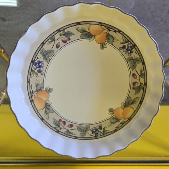 Mikasa Other - Mikasa Intaglio GardenHarvest 9.5" Tart Round OvenTable Baking Dish CAC29